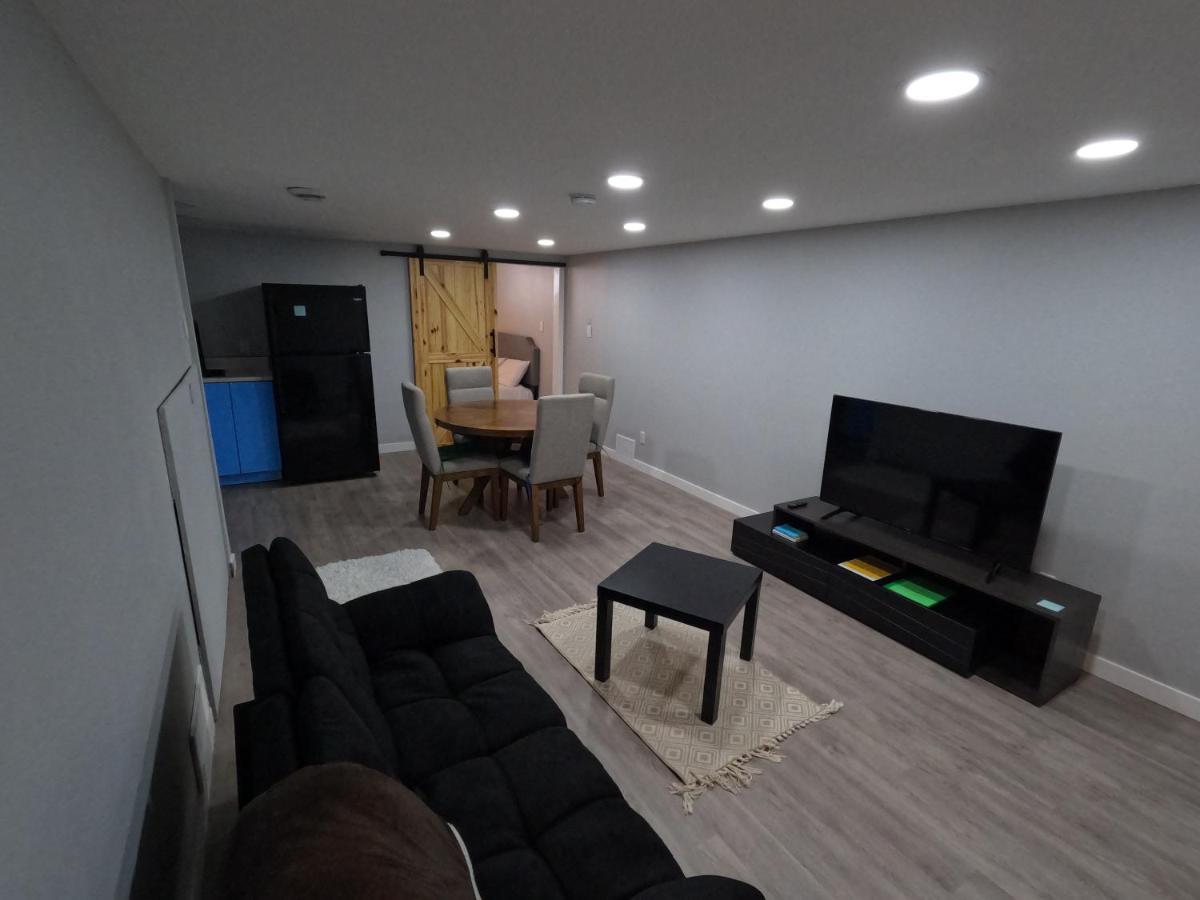 Gorgeous Basement Apartment 卡加利 外观 照片